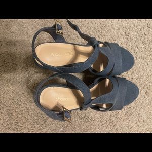 Shoe dazzle clogs